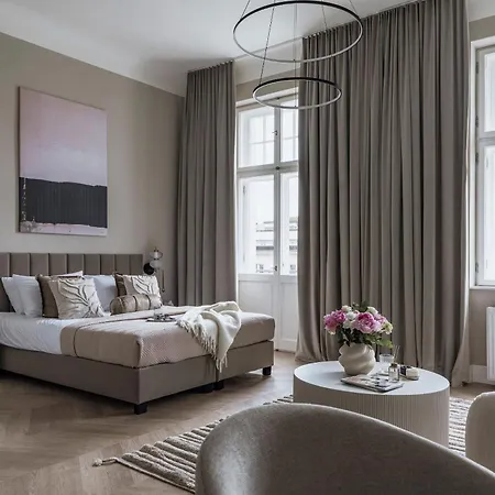 Apartahotel La Belle Epoque By Staylab